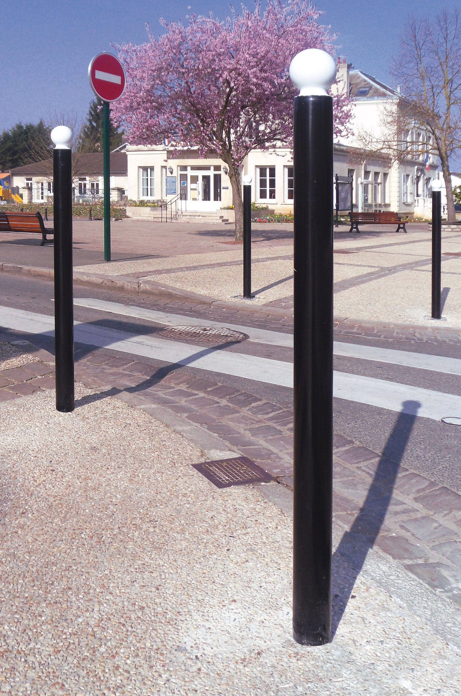 Cityscape Direct Province Sphere 'High Visibility' Bollard